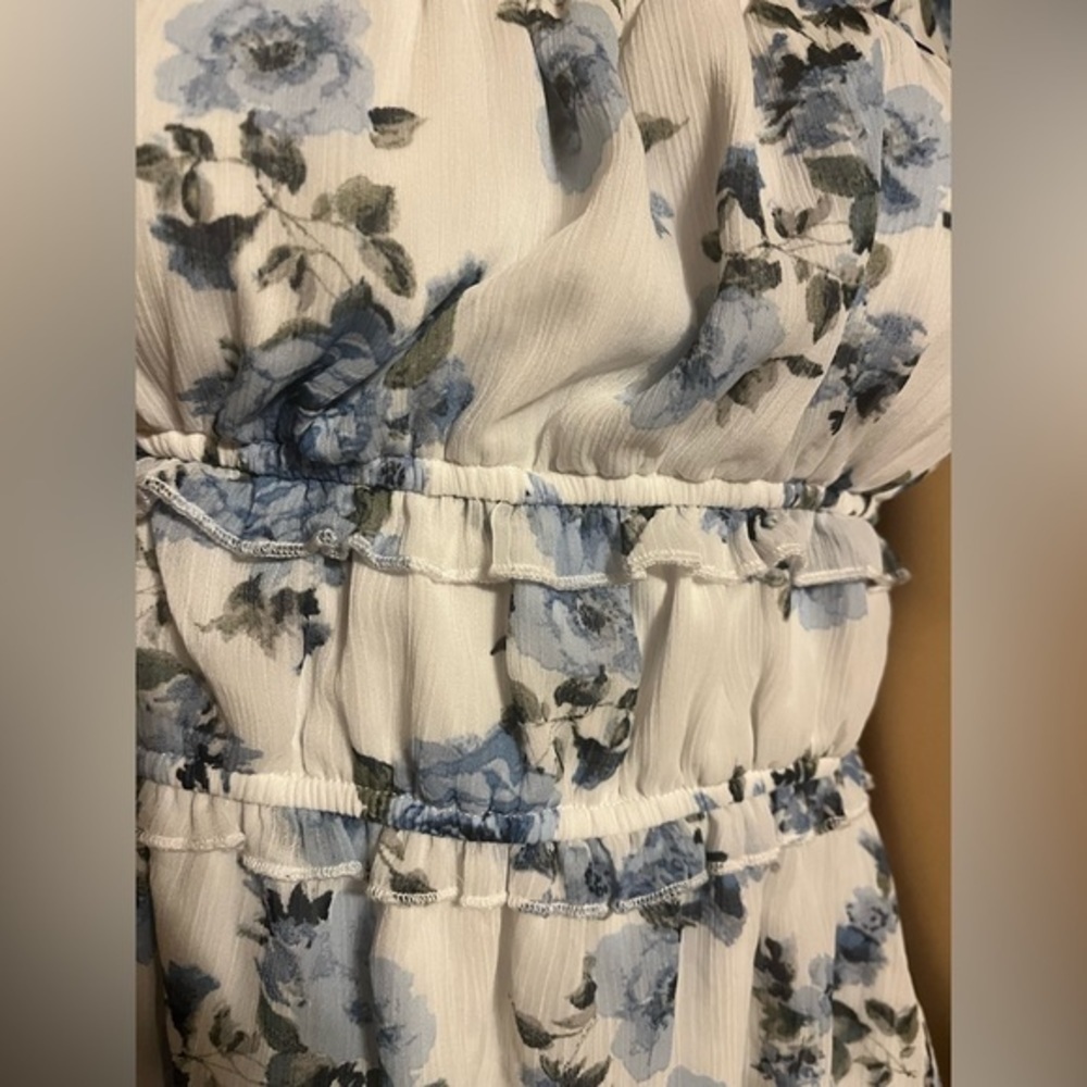 Mi ami , very cute floral on/off shoulder crop top sz M - Picture 2 of 3